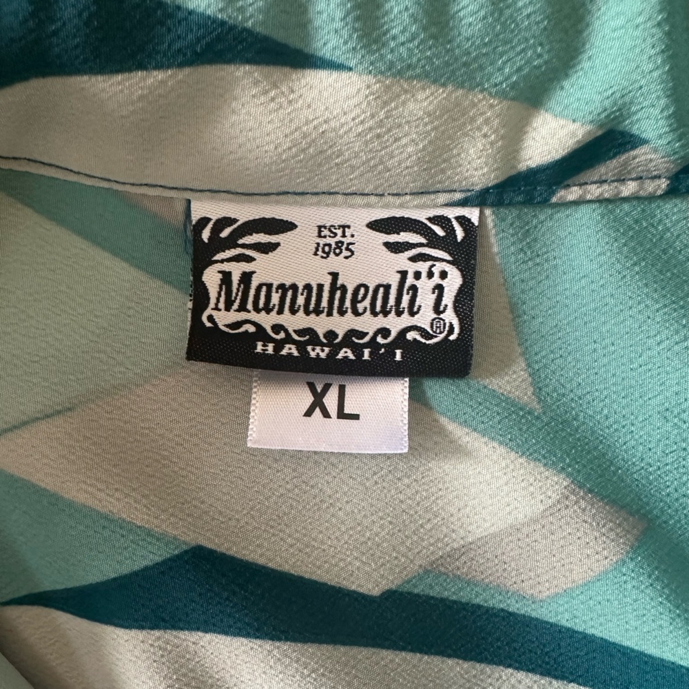 Manuhealiʻi Buttondown Aloha Shirt - Picture 3 of 3